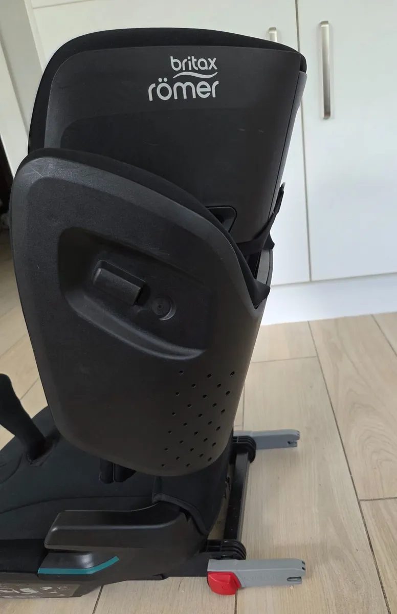 Highback booster car seats - Image 3