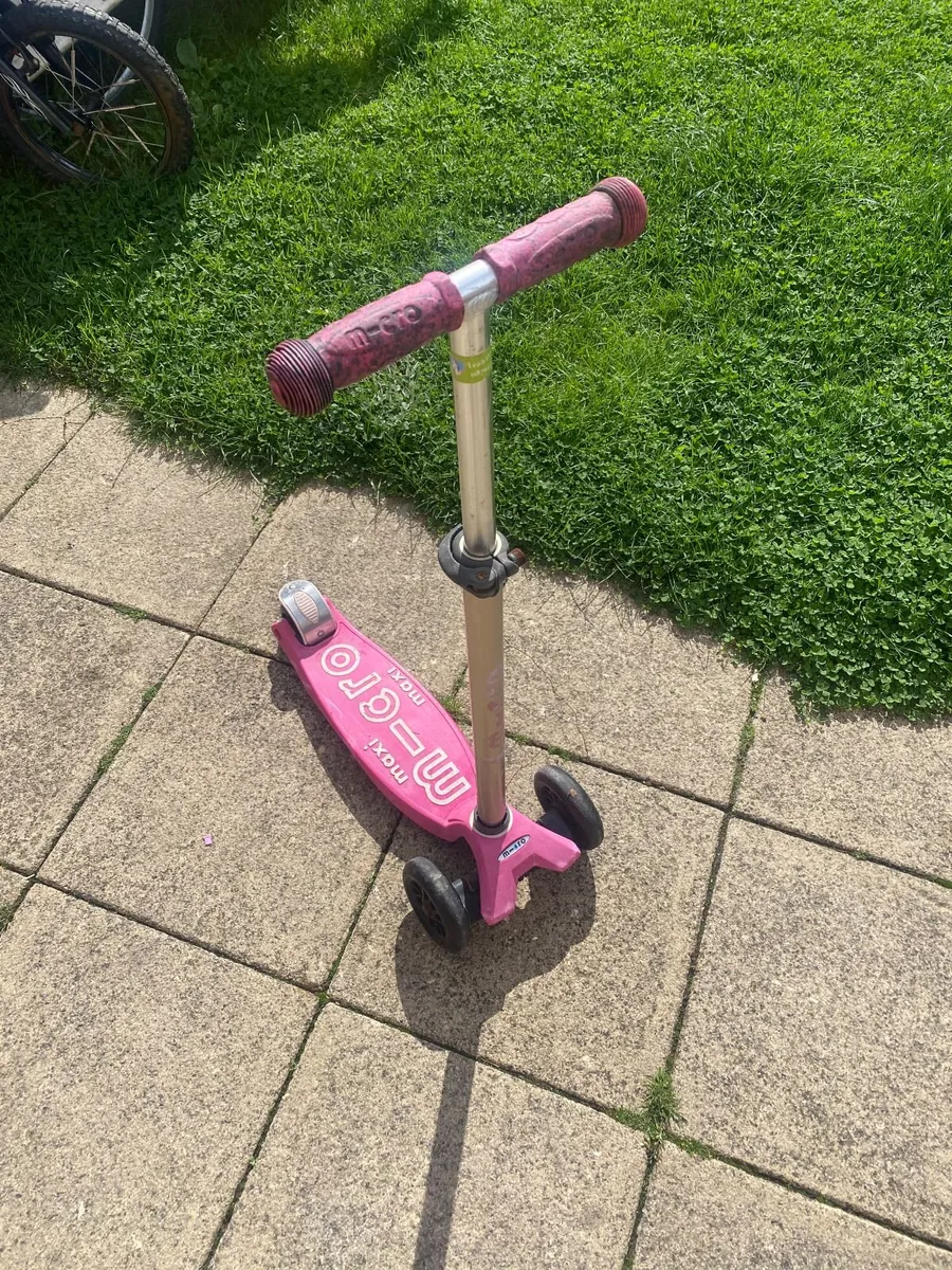 Pink maxi micro scooter - Image 1
