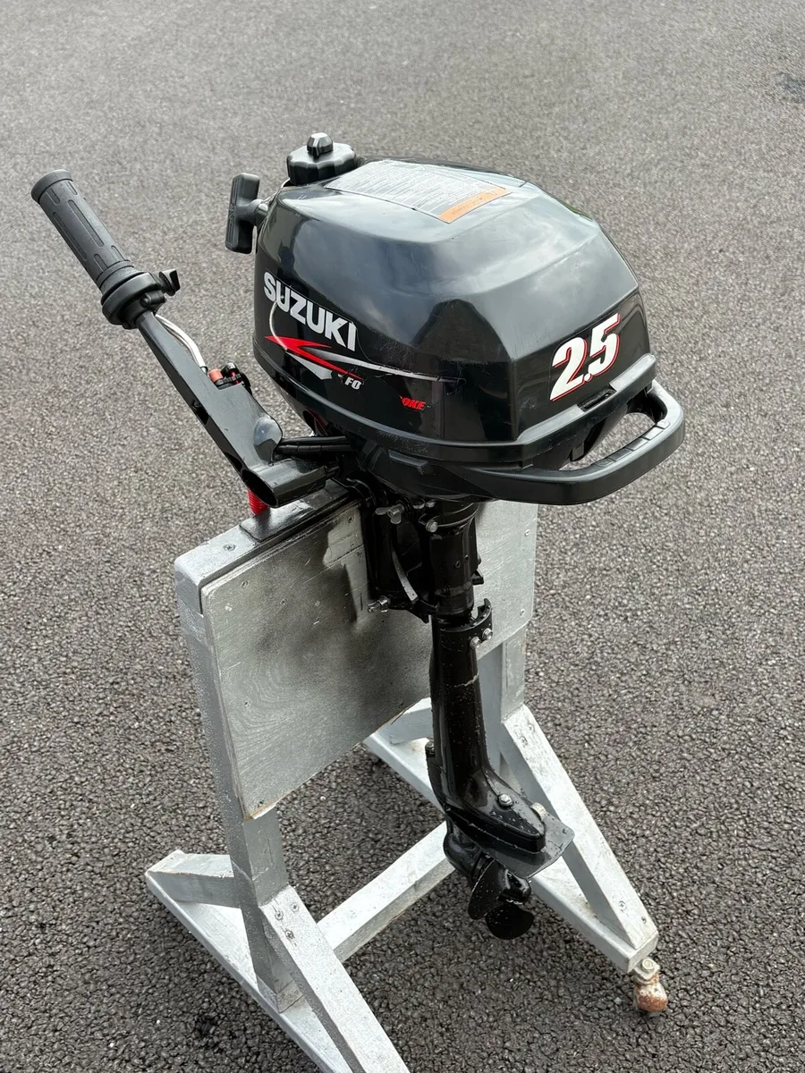 Suzuki 2.5hp outboard - Image 1