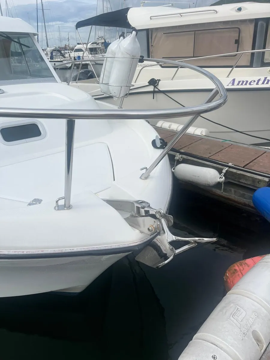 Beneteau Antares 710 - Image 3