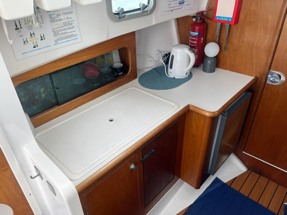 Beneteau Antares 710 - Image 4