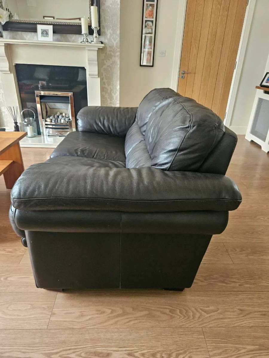3+2 leather sofa - Image 2