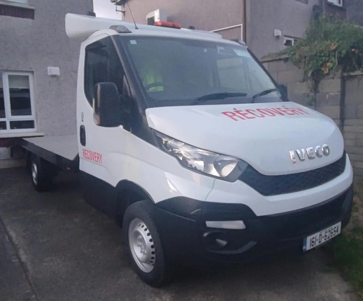Iveco daily recovery truck - Image 1