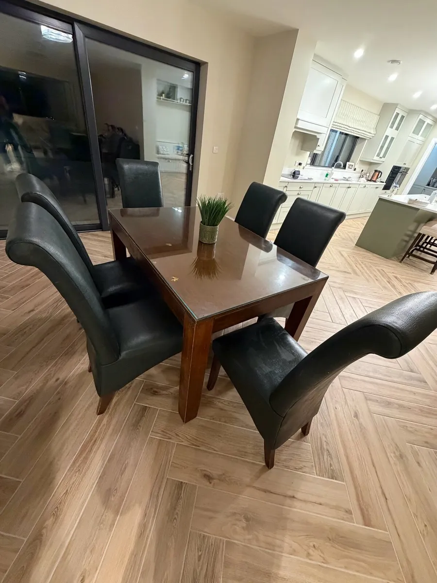 Dining table & 6 leather chairs - Image 1