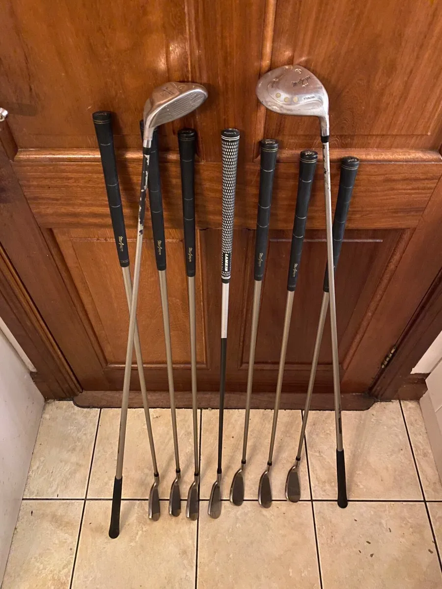 Ladies Right Handed Graphite Irons & Woods McGrego - Image 1