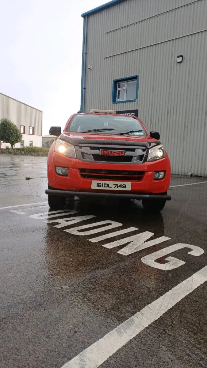 ISUZU D-MAX FURY - Image 3