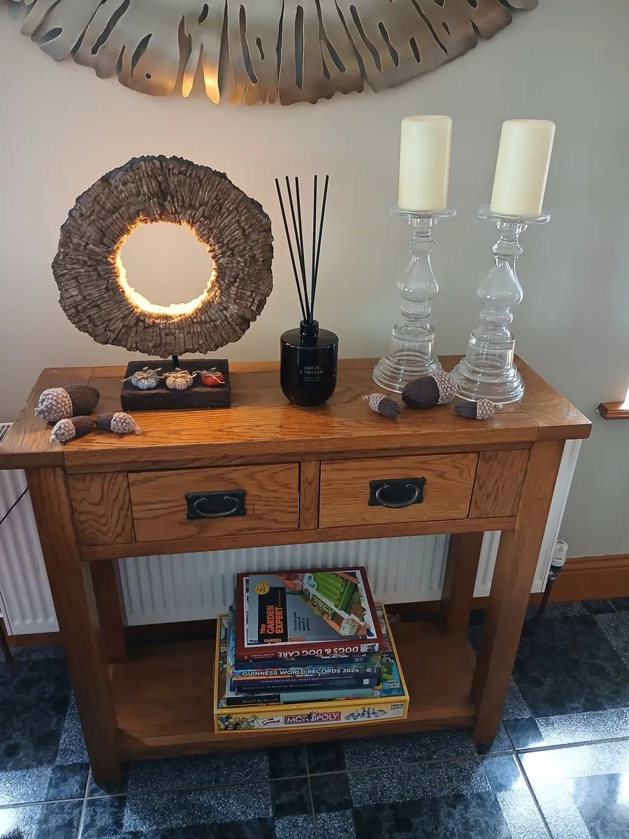 Solid Oak Consol table Excellent condition - Image 1