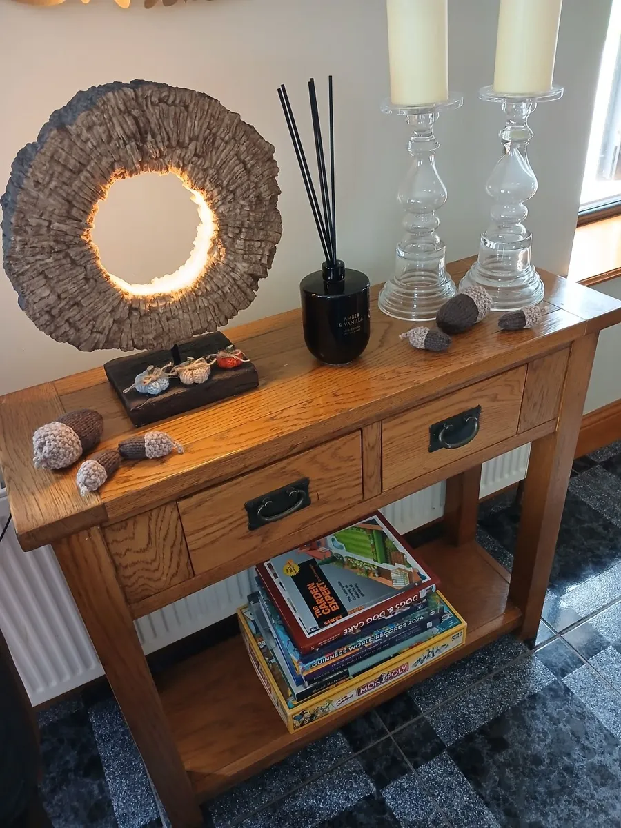 Solid Oak Consol table Excellent condition - Image 2