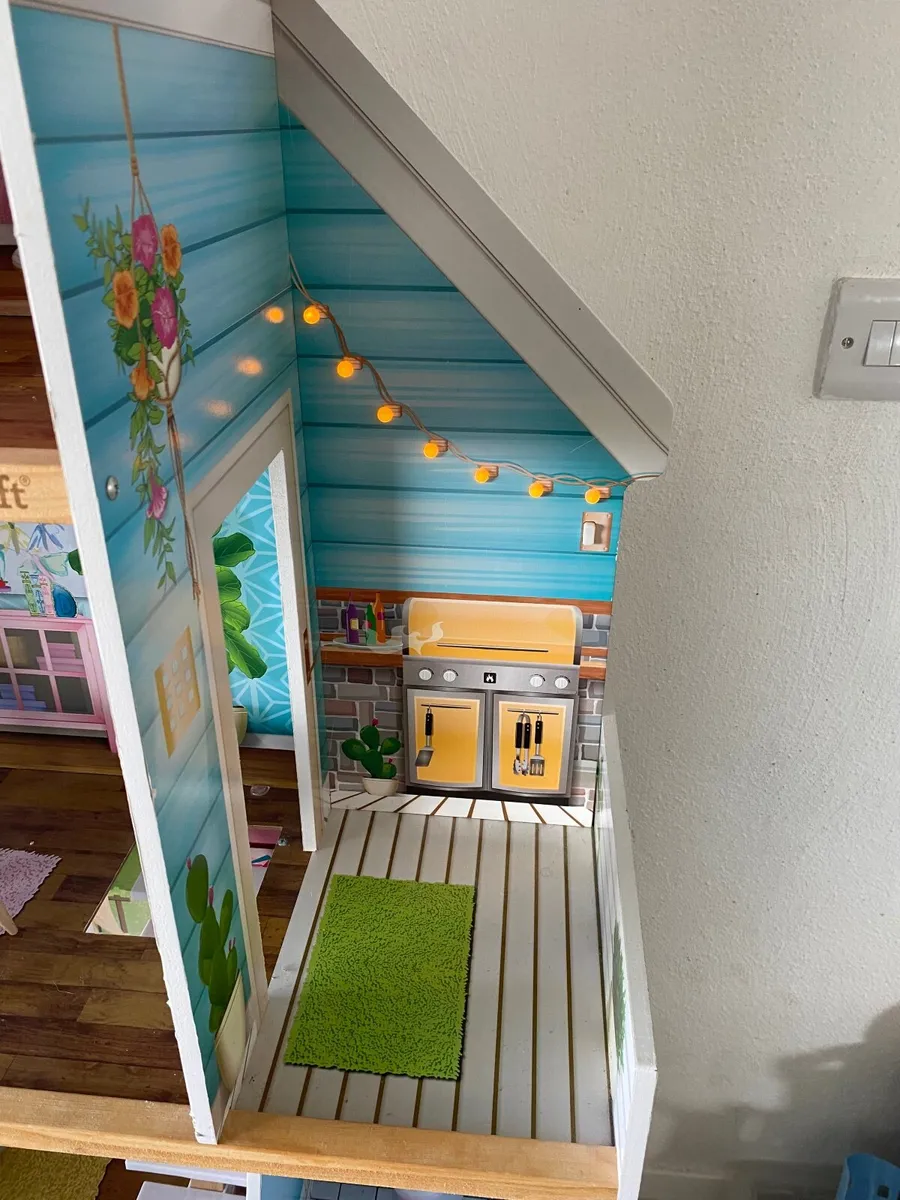 Kid craft dolls house. - Image 2