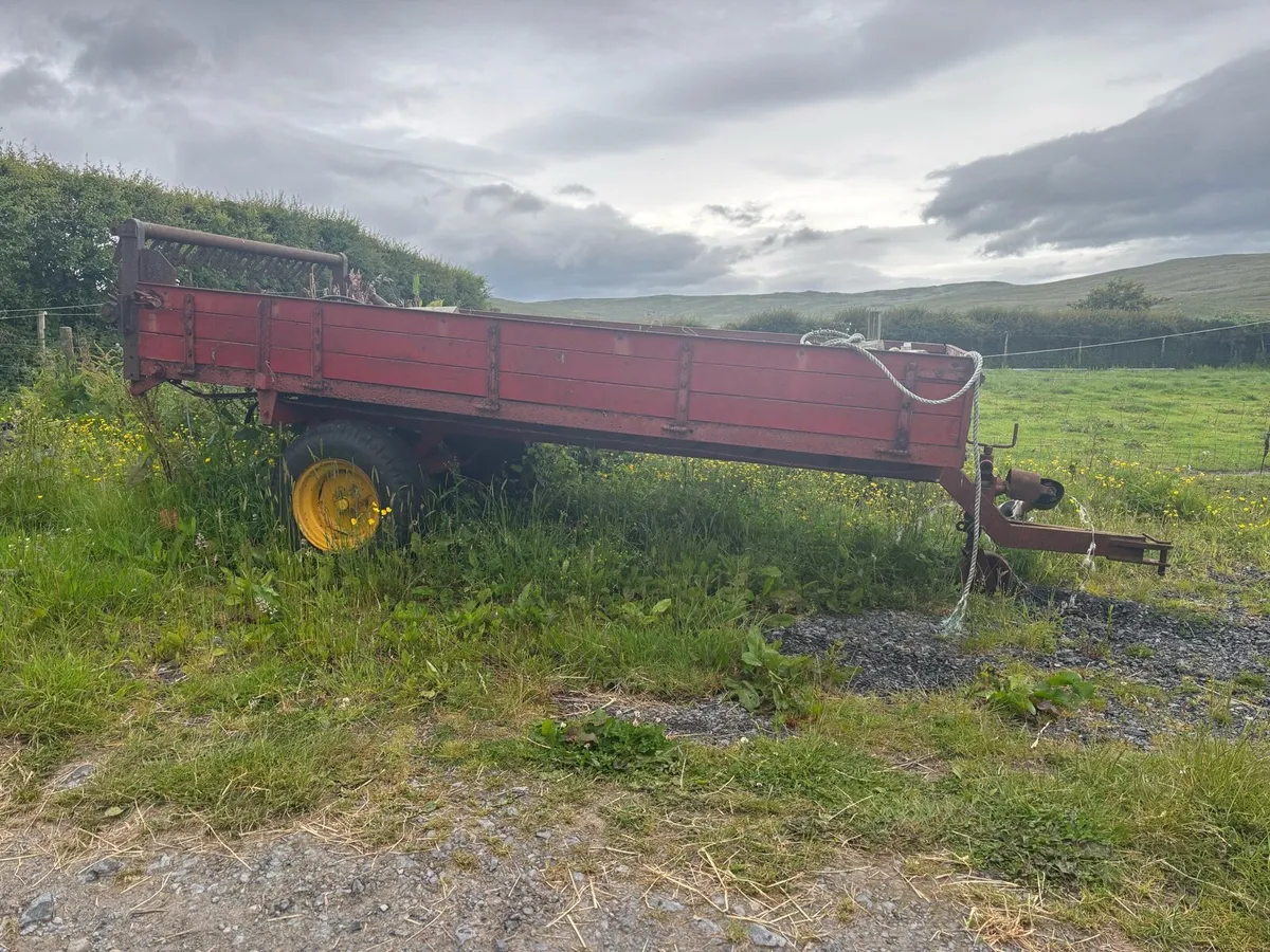 Antique muckspreader - Image 2