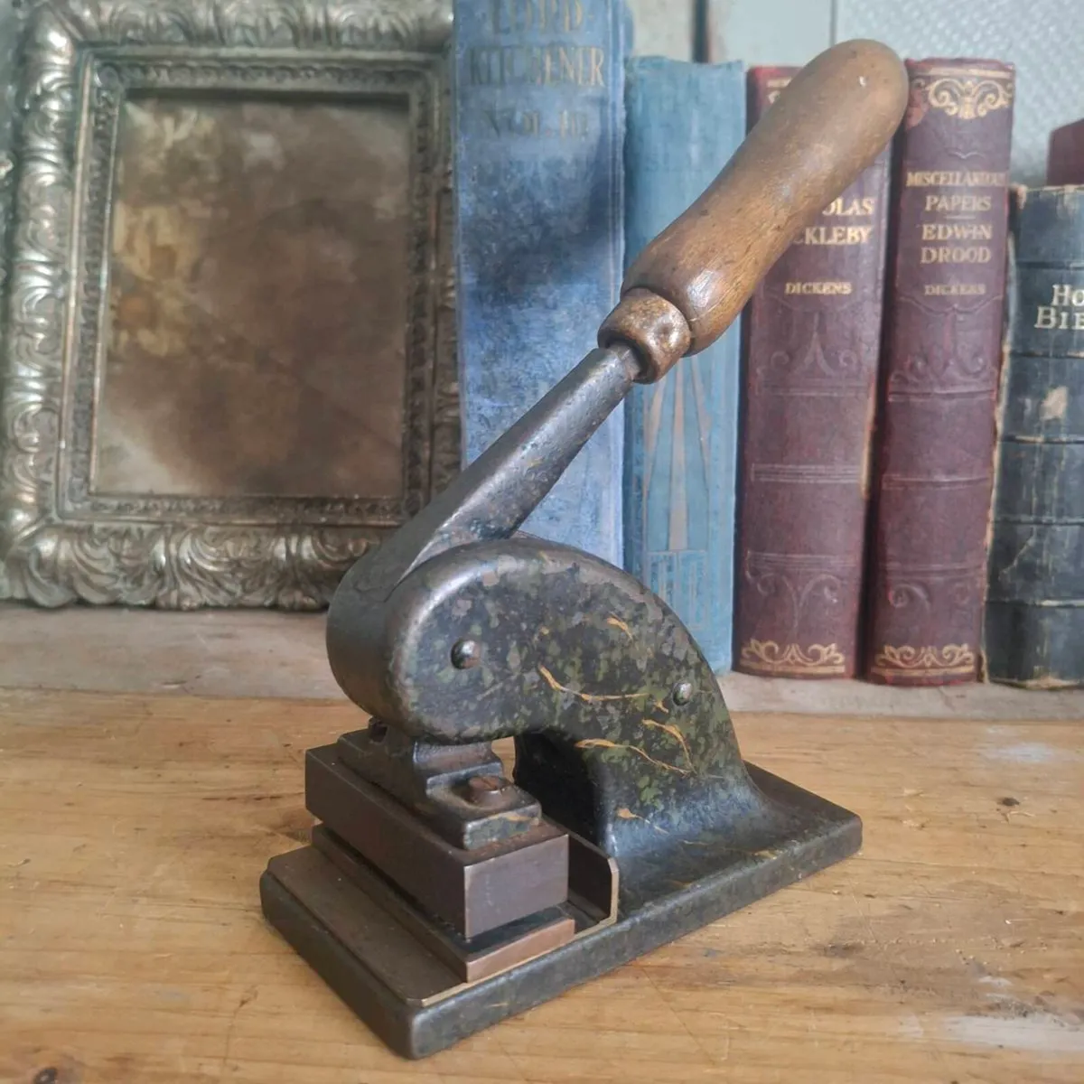 Victorian Cast Iron Desk Embosser Seal - Image 2