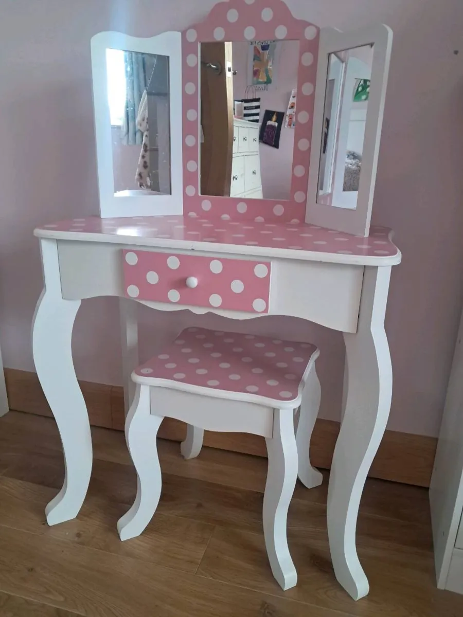 Girls Make up table - Image 2