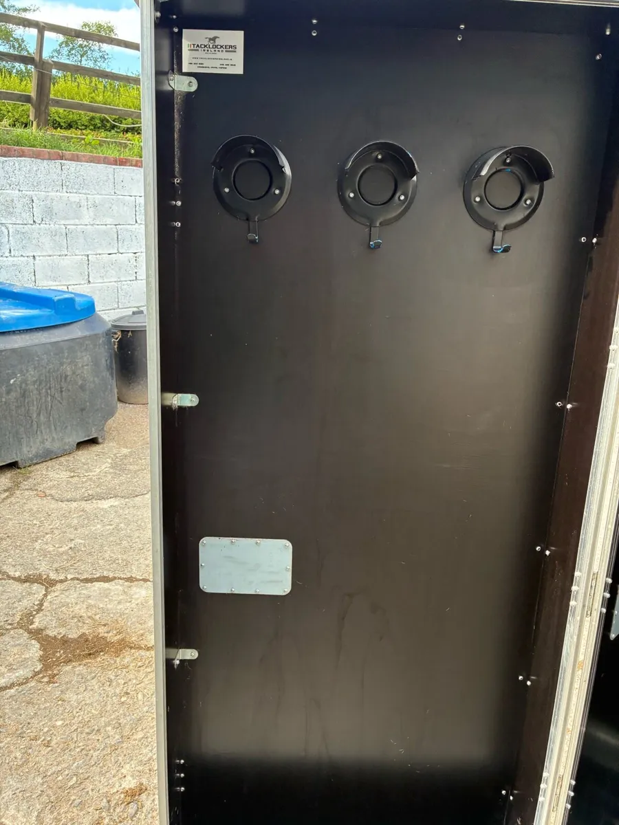 Equine tack locker - Image 4