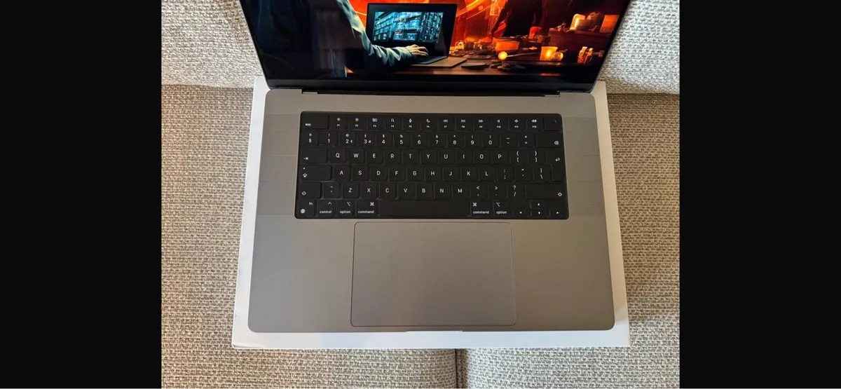 MacBook Pro M2 16” - Pro Chip - Image 2