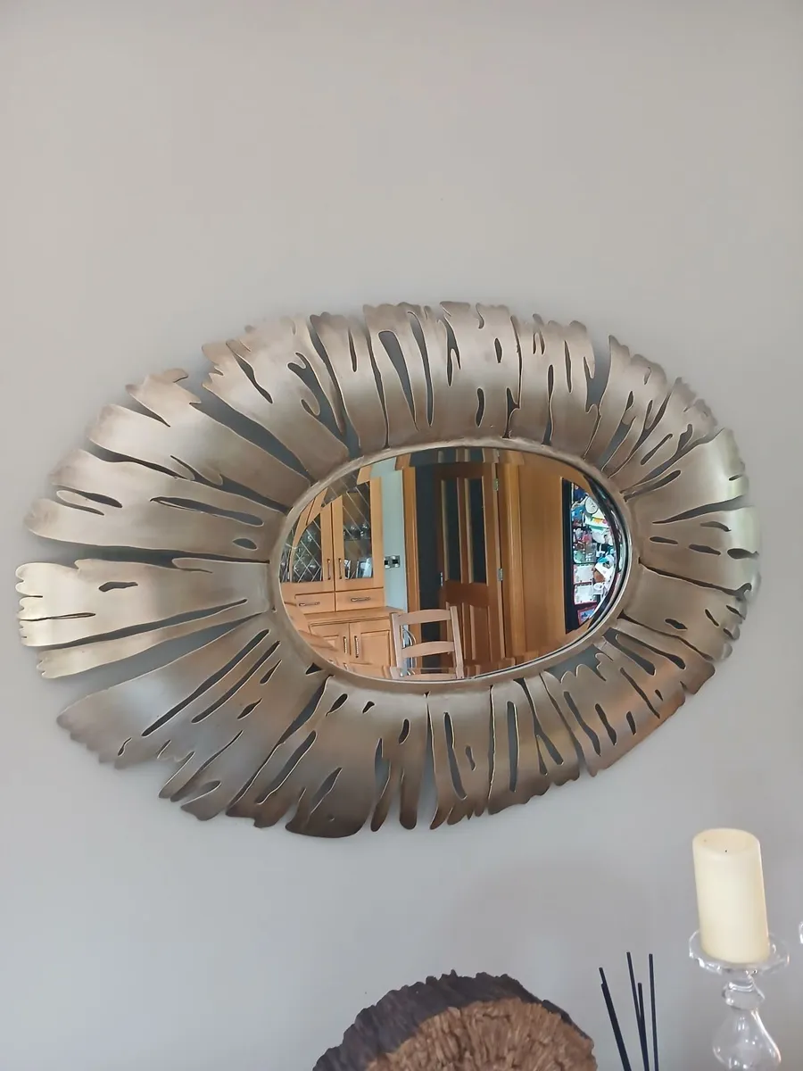 Mirror Decorative statement piece - Image 2