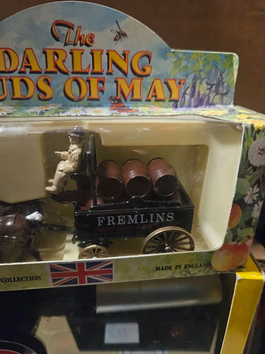 Corgi Lledo Darling Buds of May Beer Wagon - Image 2