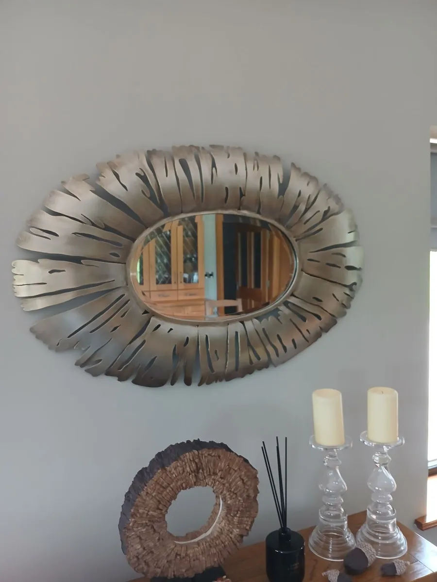 Mirror Decorative statement piece - Image 3