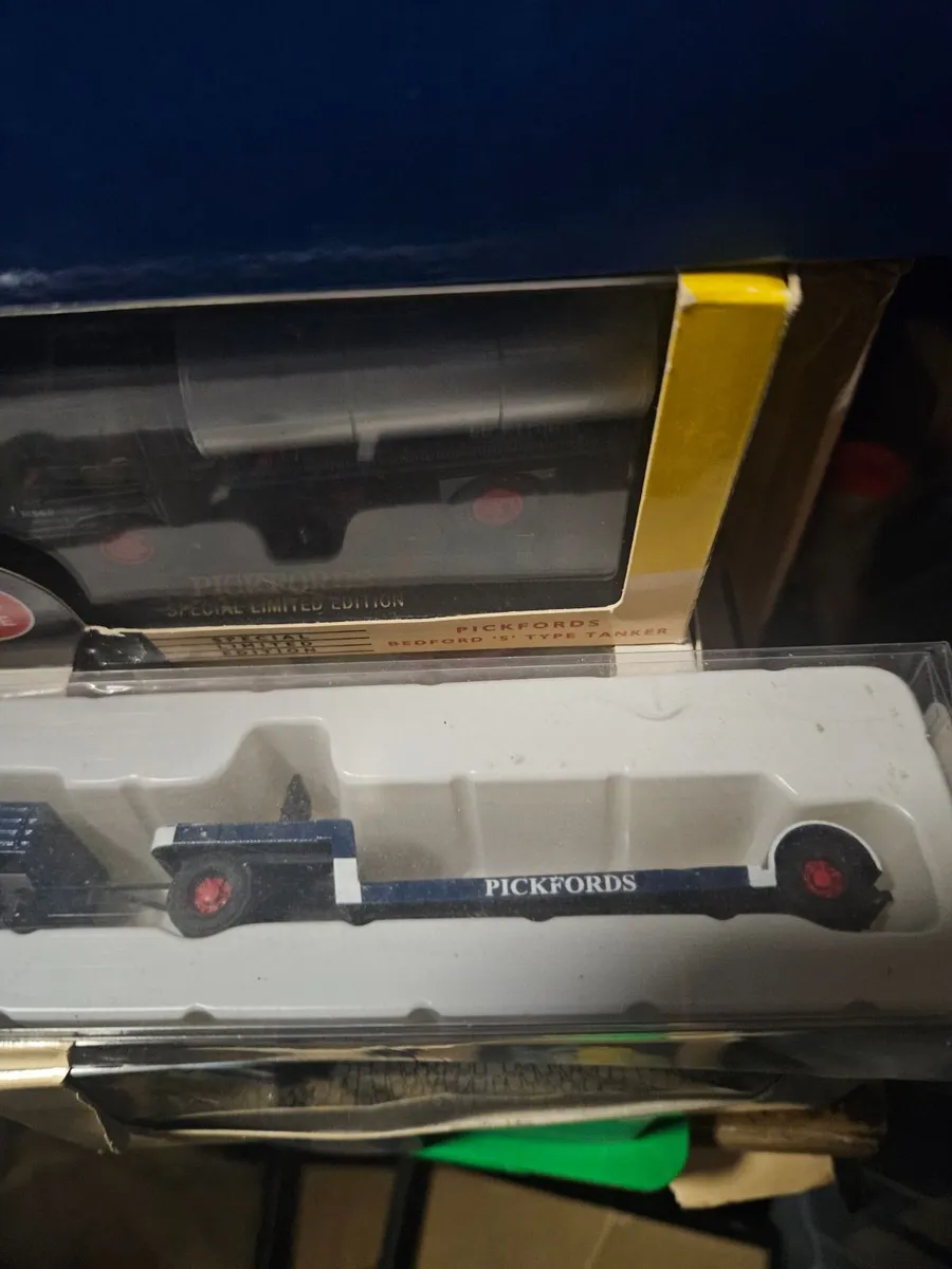 Corgi BT Models Pickfords Truck - Image 3