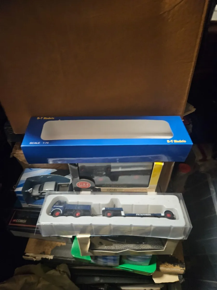 Corgi BT Models Pickfords Truck - Image 1