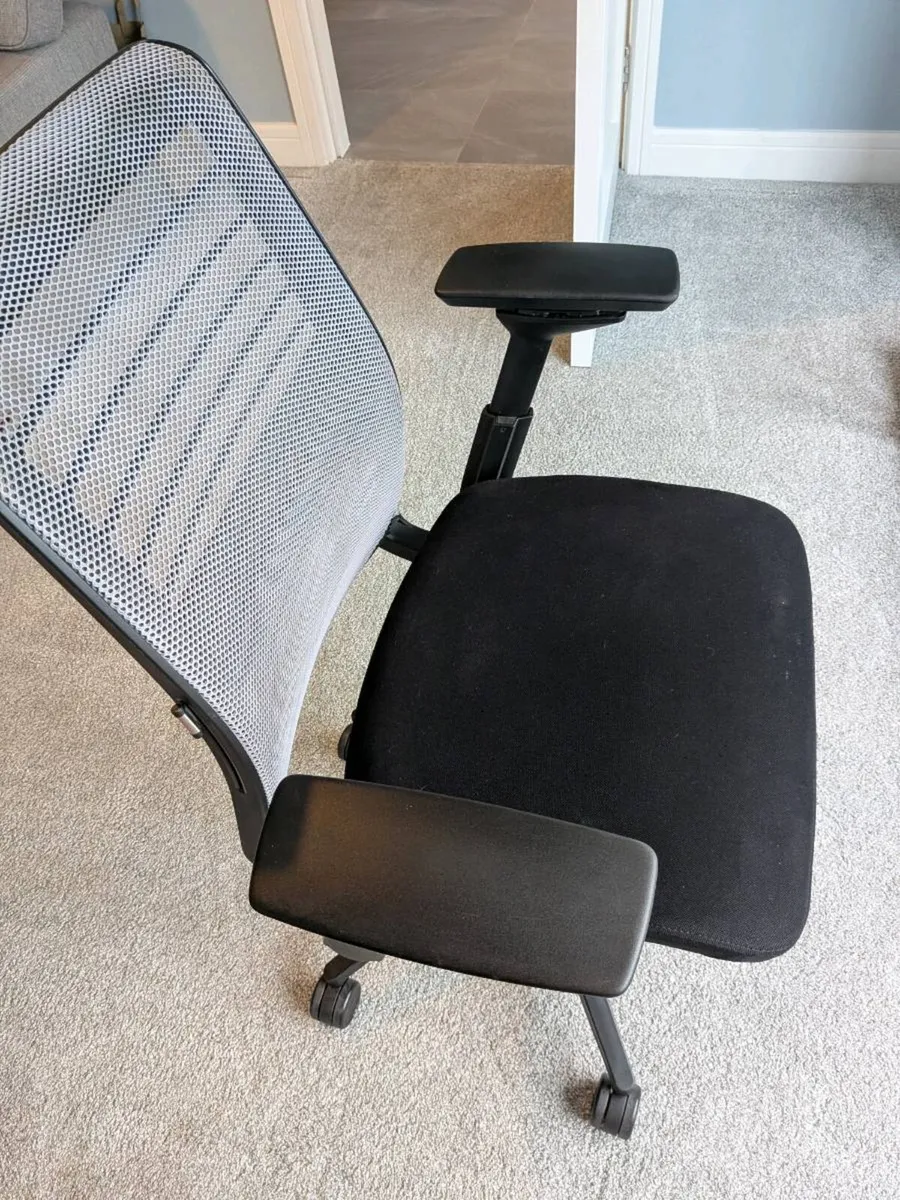 Steelcase Think V2 Ergonomic Office Chair - Image 4