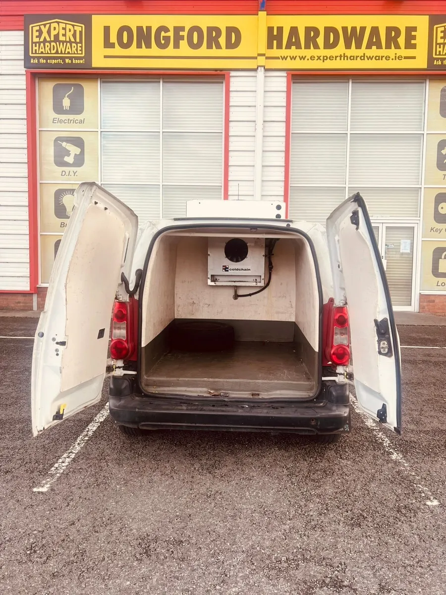 Van - Image 3