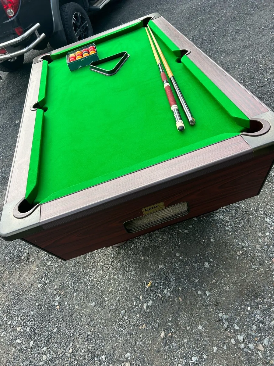 Pool table - Image 1
