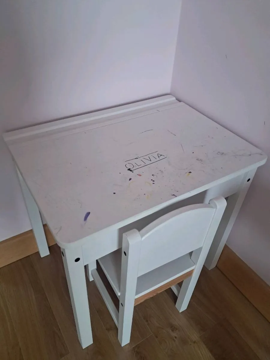 Kids desk and chair - Image 2