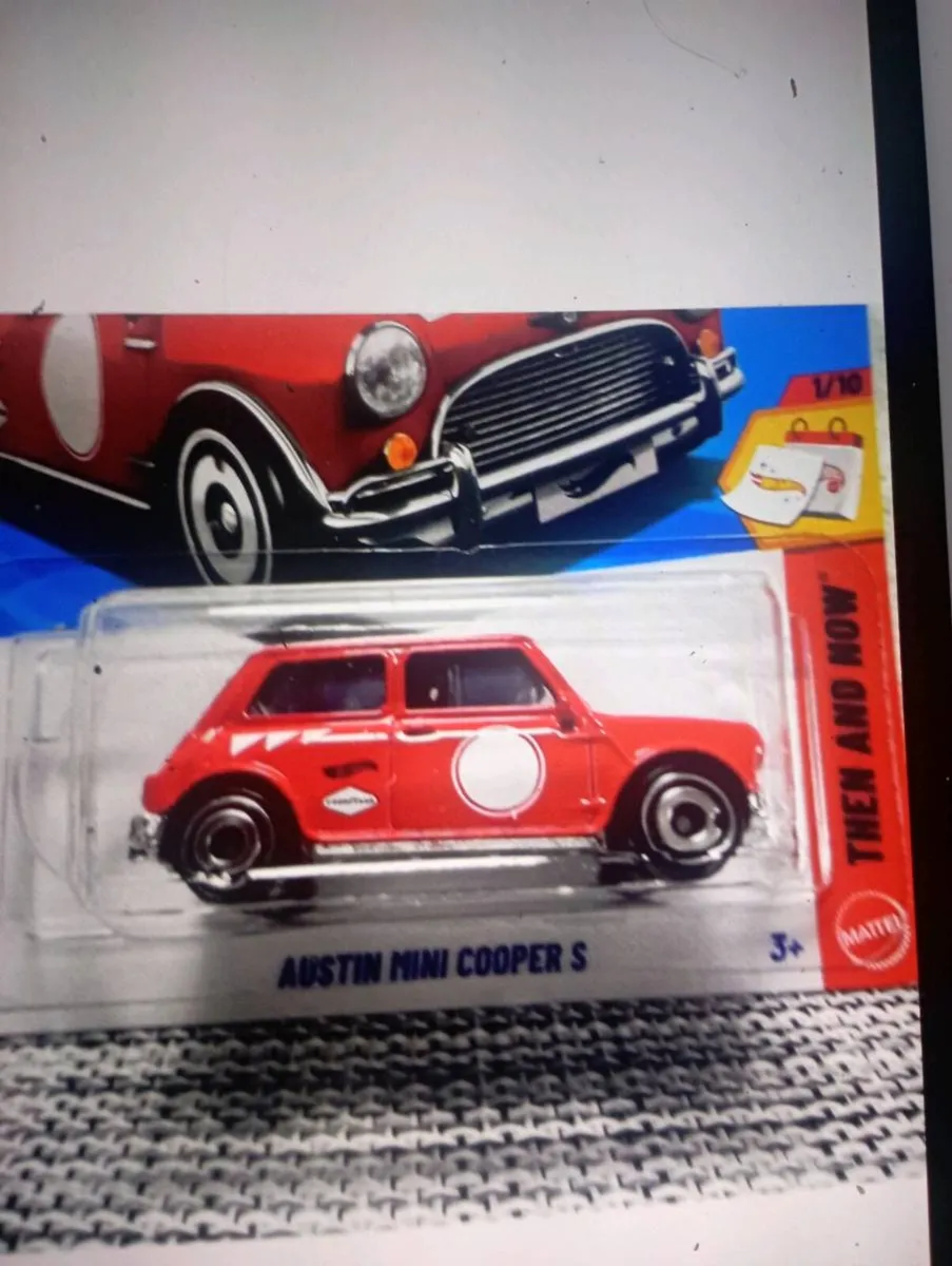 2026 HOT WHEELS THEN AND NOW AUSTIN MINI COOPER S - Image 4