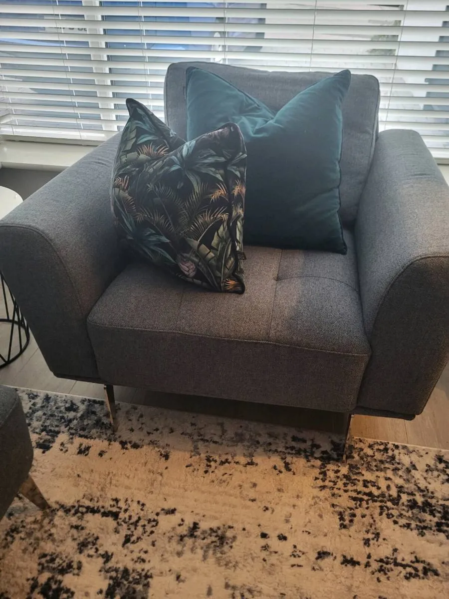 Armchair - Image 1