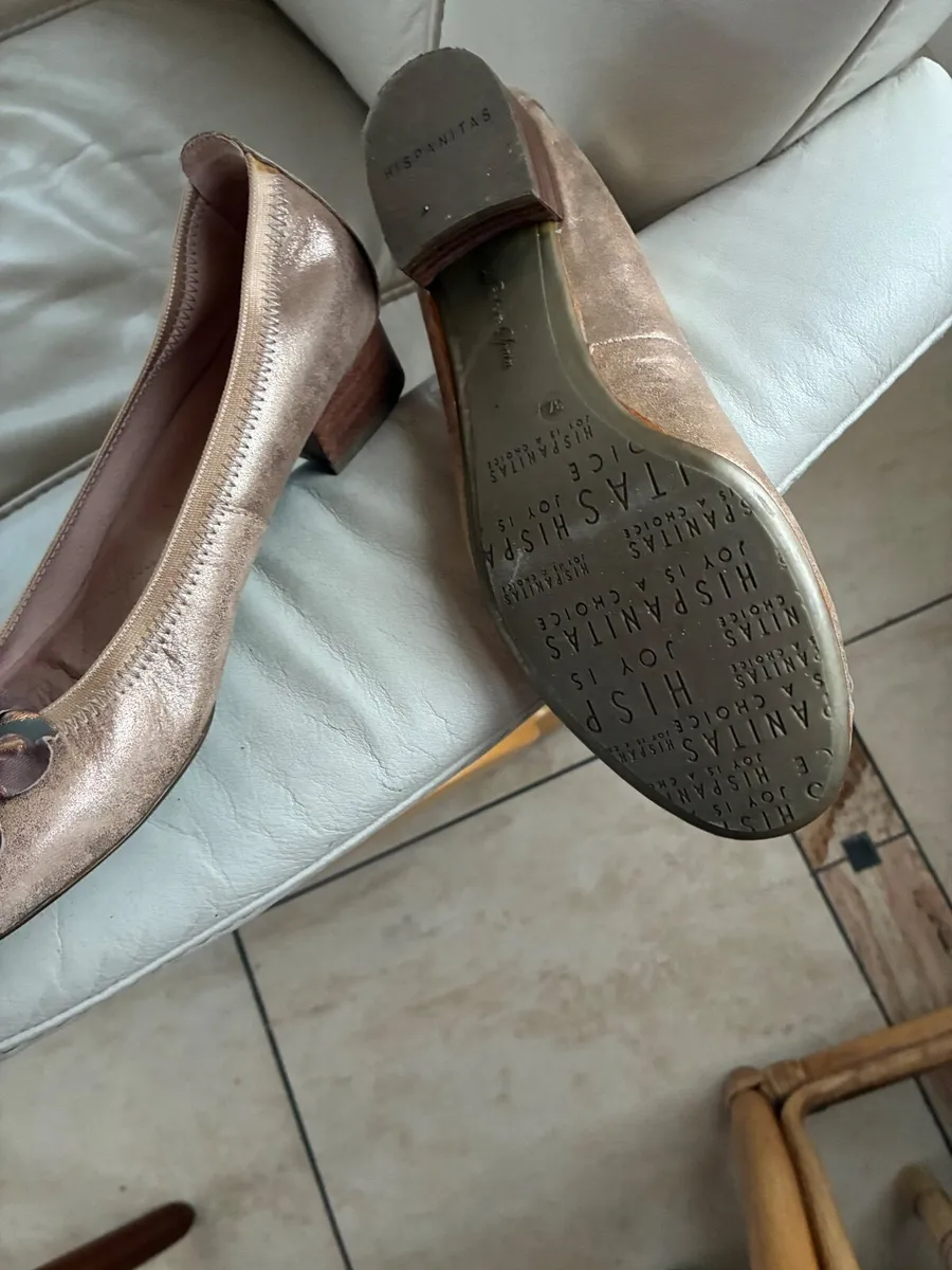 Designer flat shoes glazed gold colour - Image 4