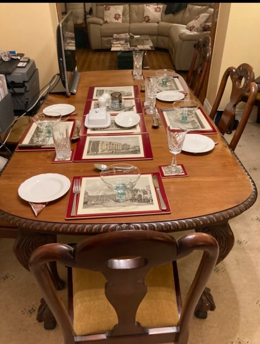 Oval shaped Dining Table and Chairs