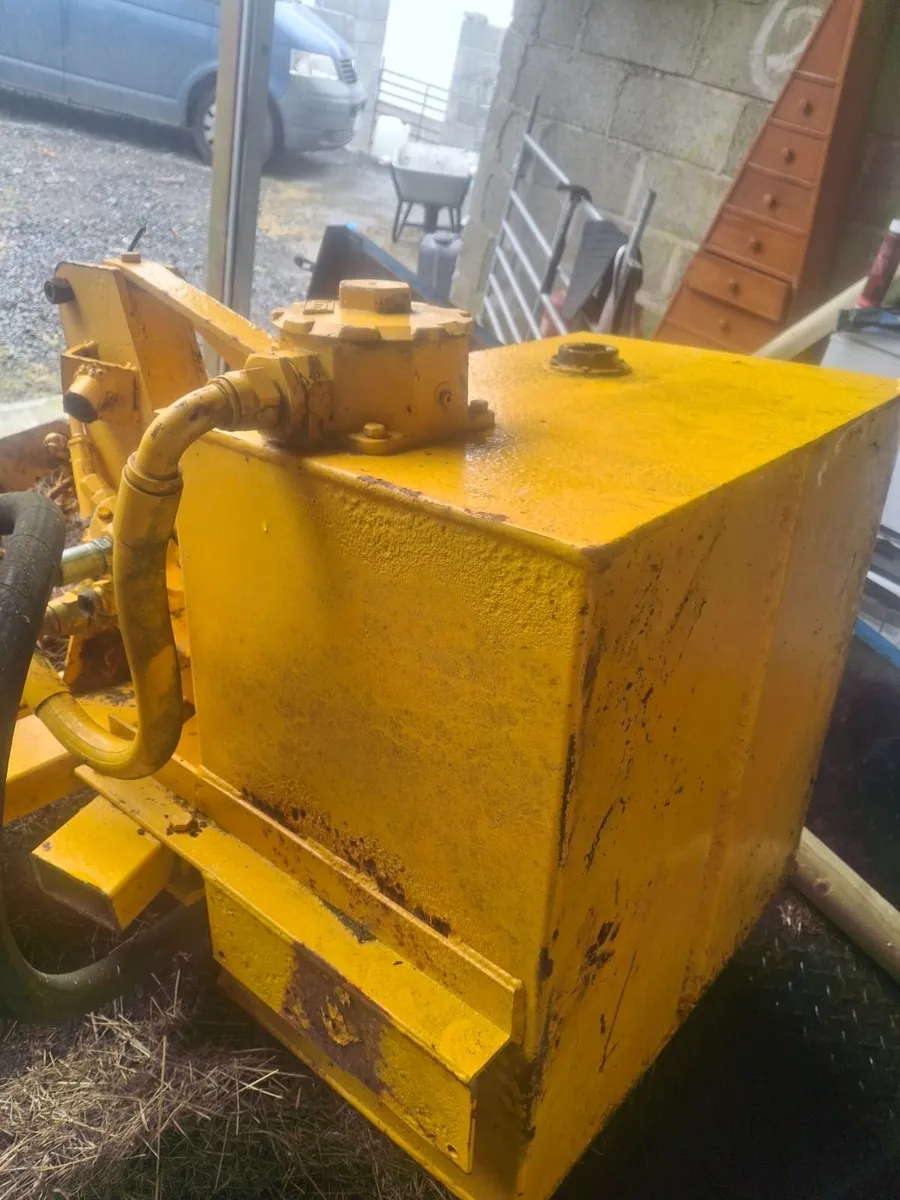 Hydraulic pump - Image 1