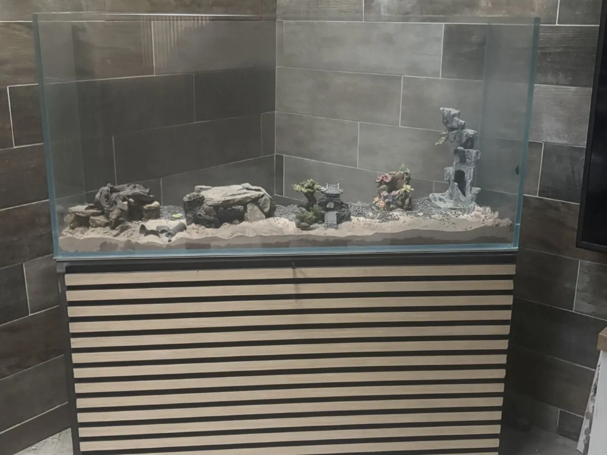 CUSTOM FISH AQUARIUM - Image 1