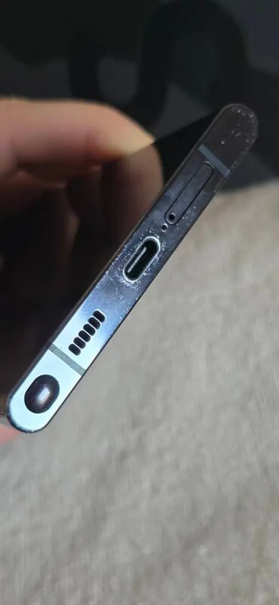Samsung Galaxy S22 Ultra 128GB - Image 3