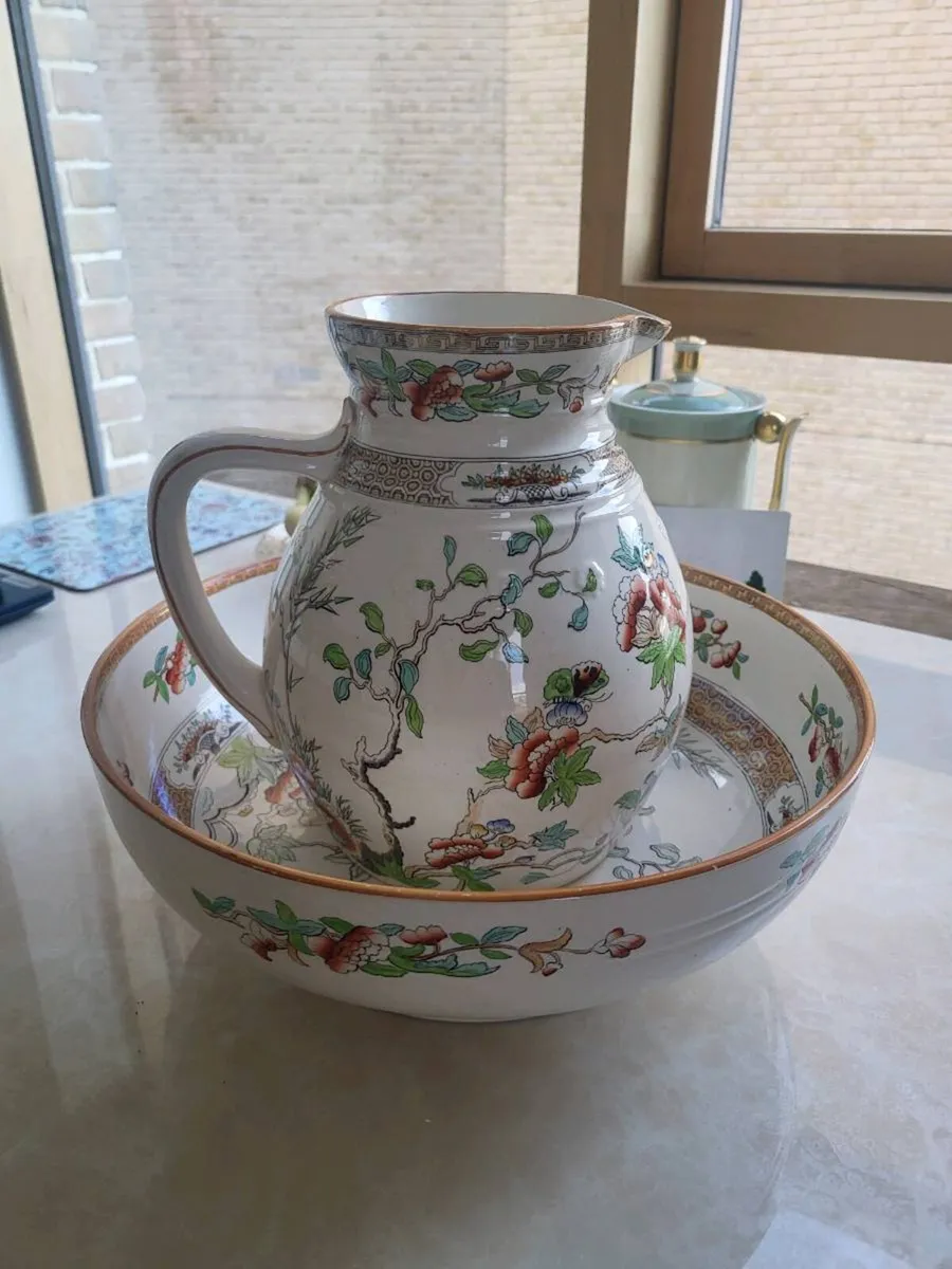 Antique jug and basin - Image 1
