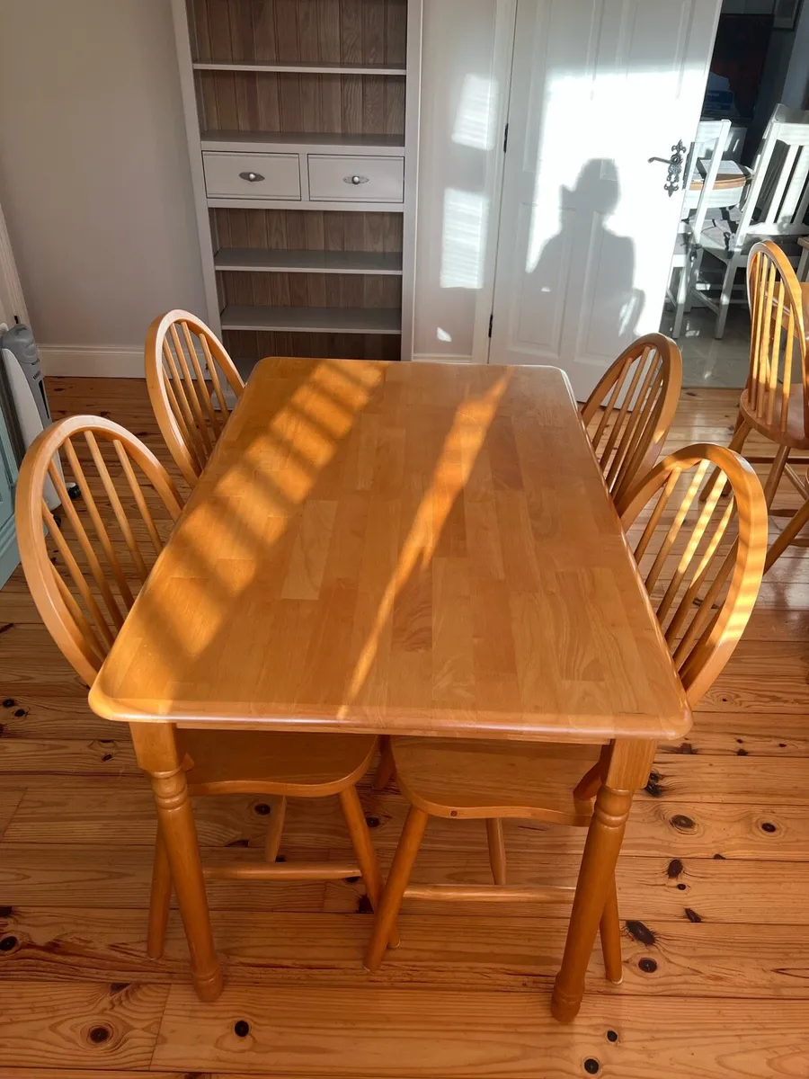 Table and 4 chairs - Image 3