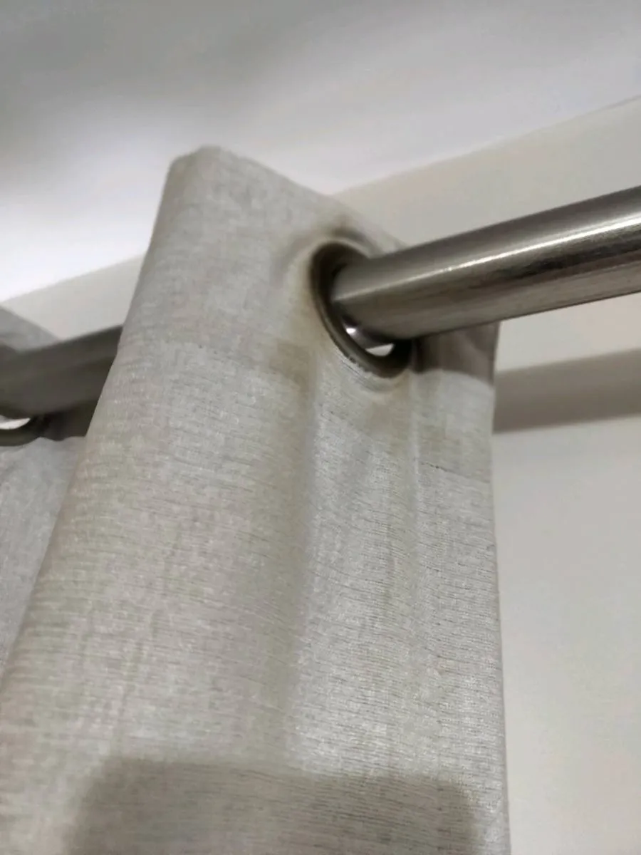 Curtains - Image 2