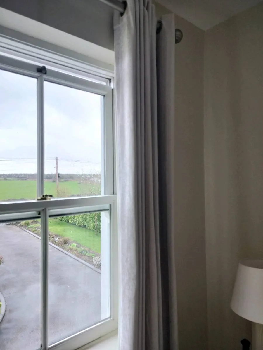 Curtains - Image 3