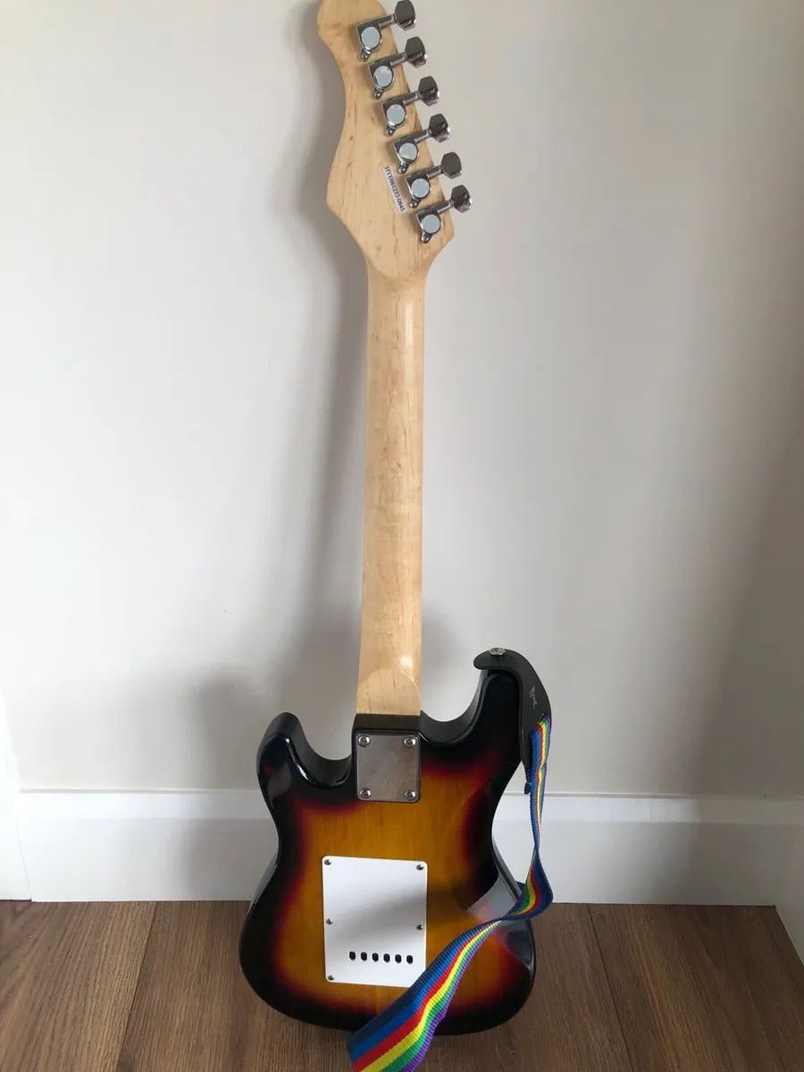 Guitars & guitar case - Image 3