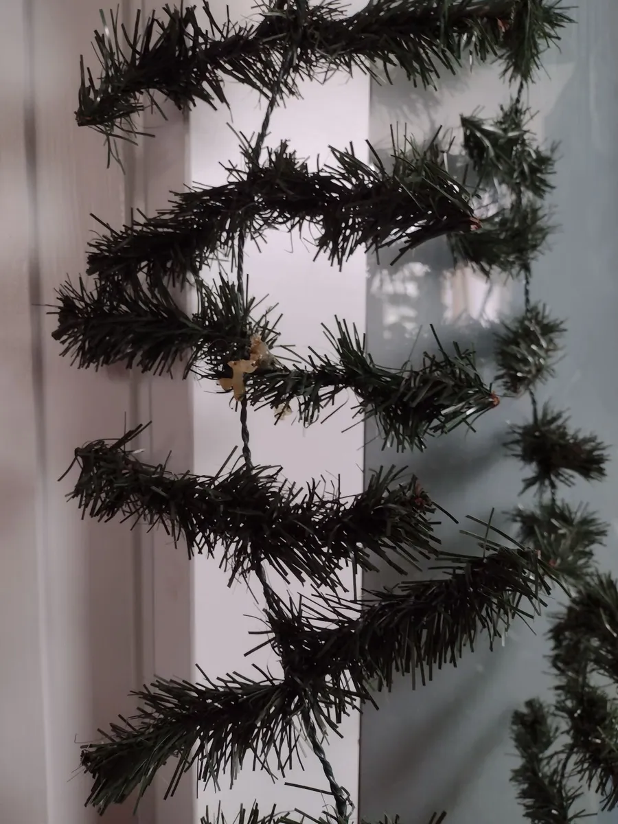 Christmas garland 9ft - Image 1