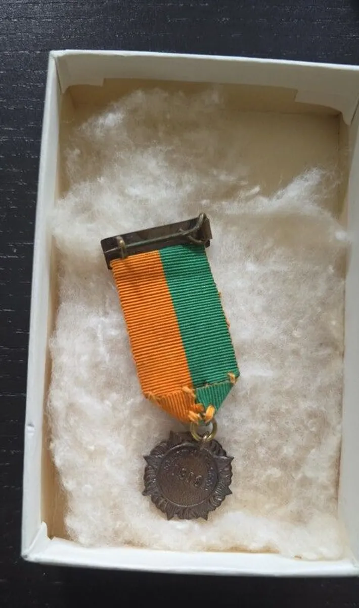 Pair of miniature medals ( 1916 Easter Rising and War of Independence With Comrac bar ) for sale - Image 4