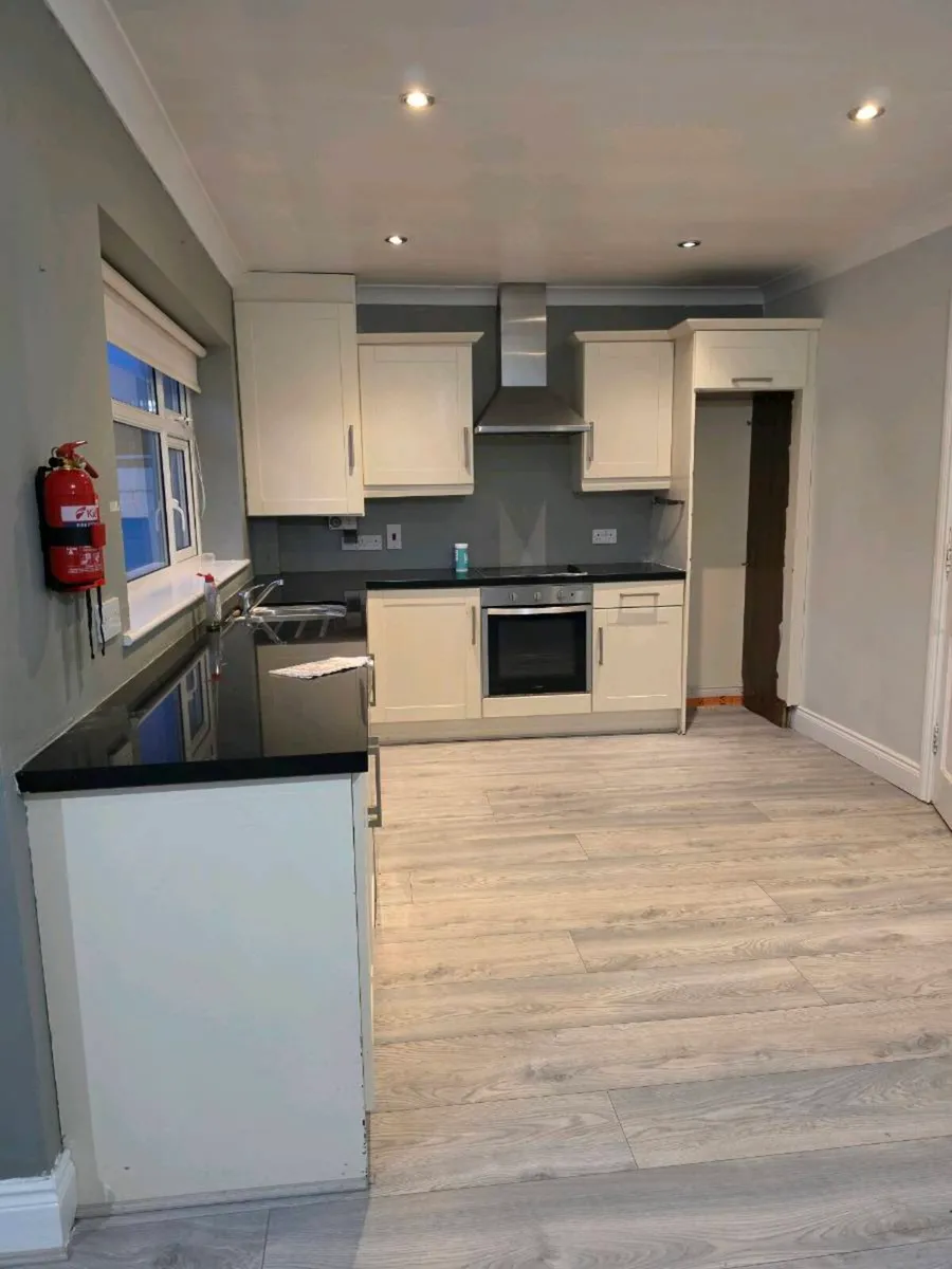 Kitchen with granite stone - Image 1