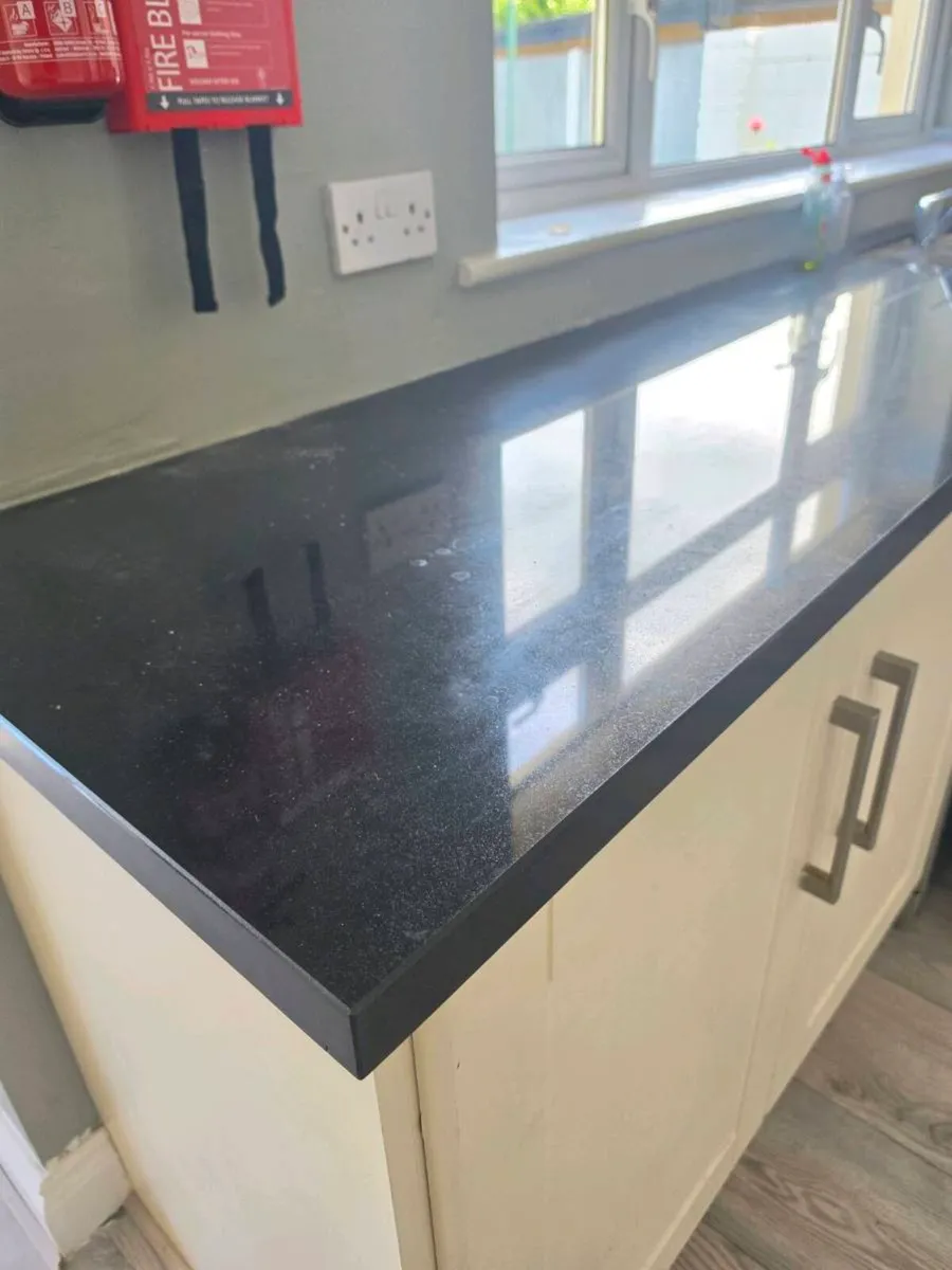 Kitchen with granite stone - Image 3