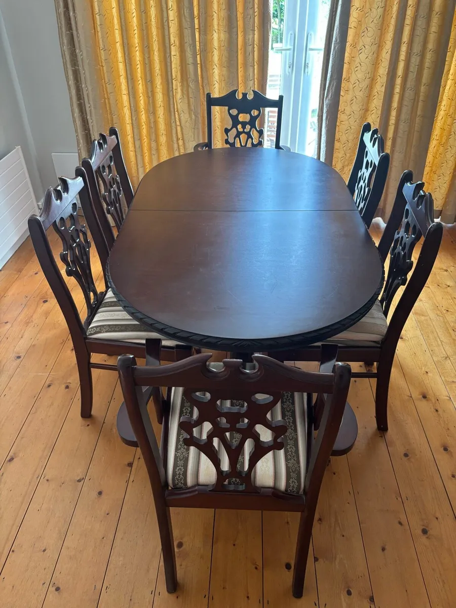 Mahogany dining table and chairs - Image 3