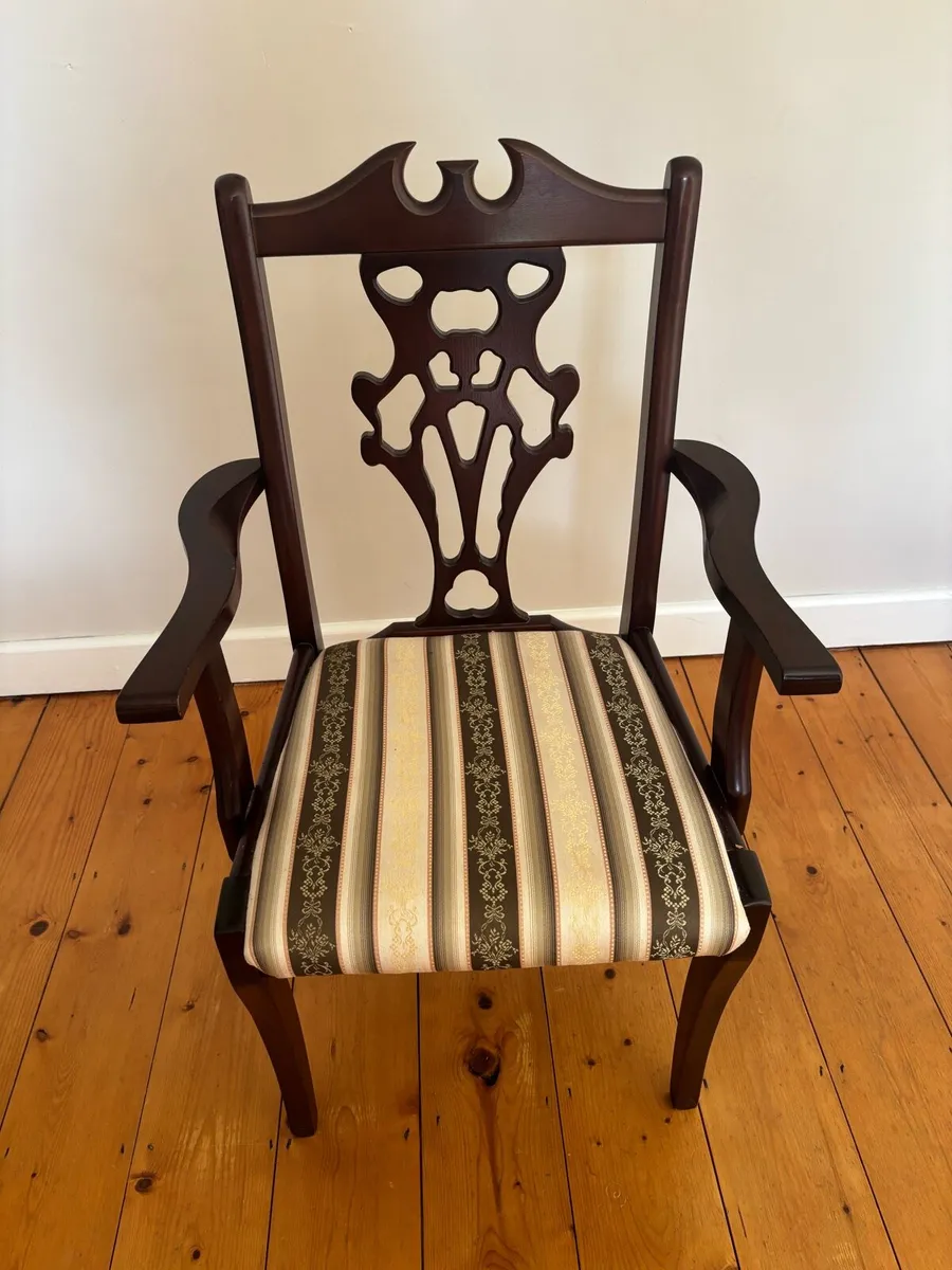 Mahogany dining table and chairs - Image 4