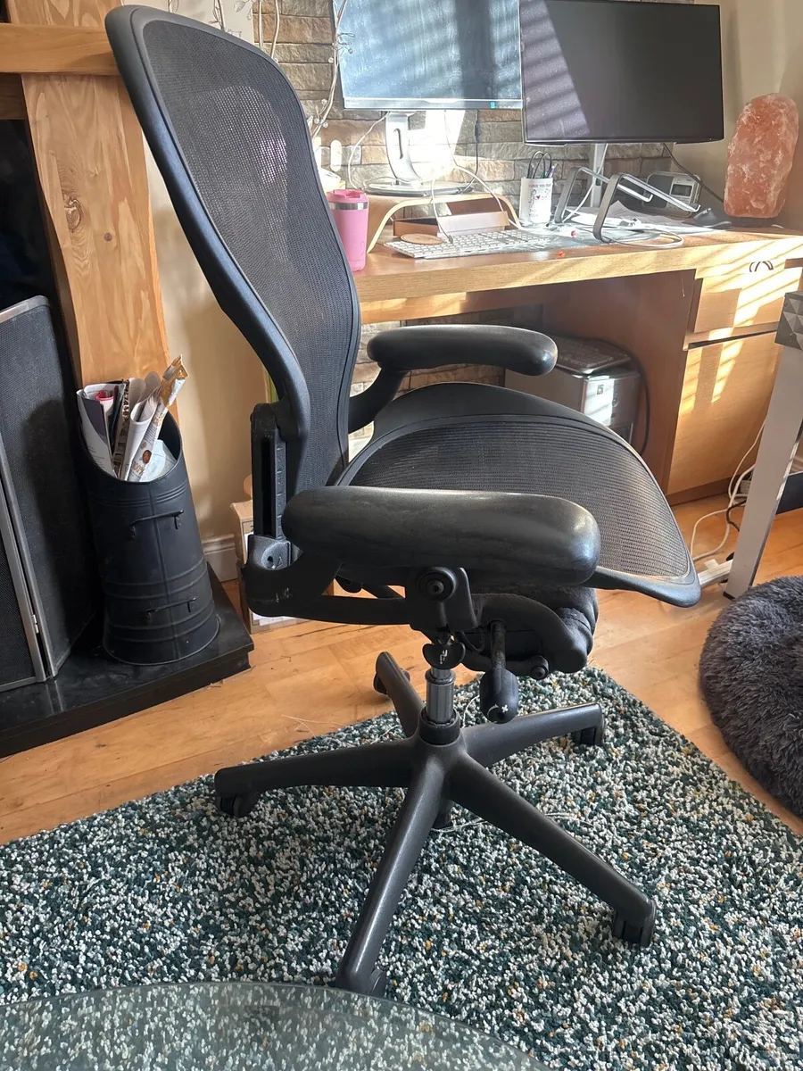 Herman Miller Aeron office chair - Image 2
