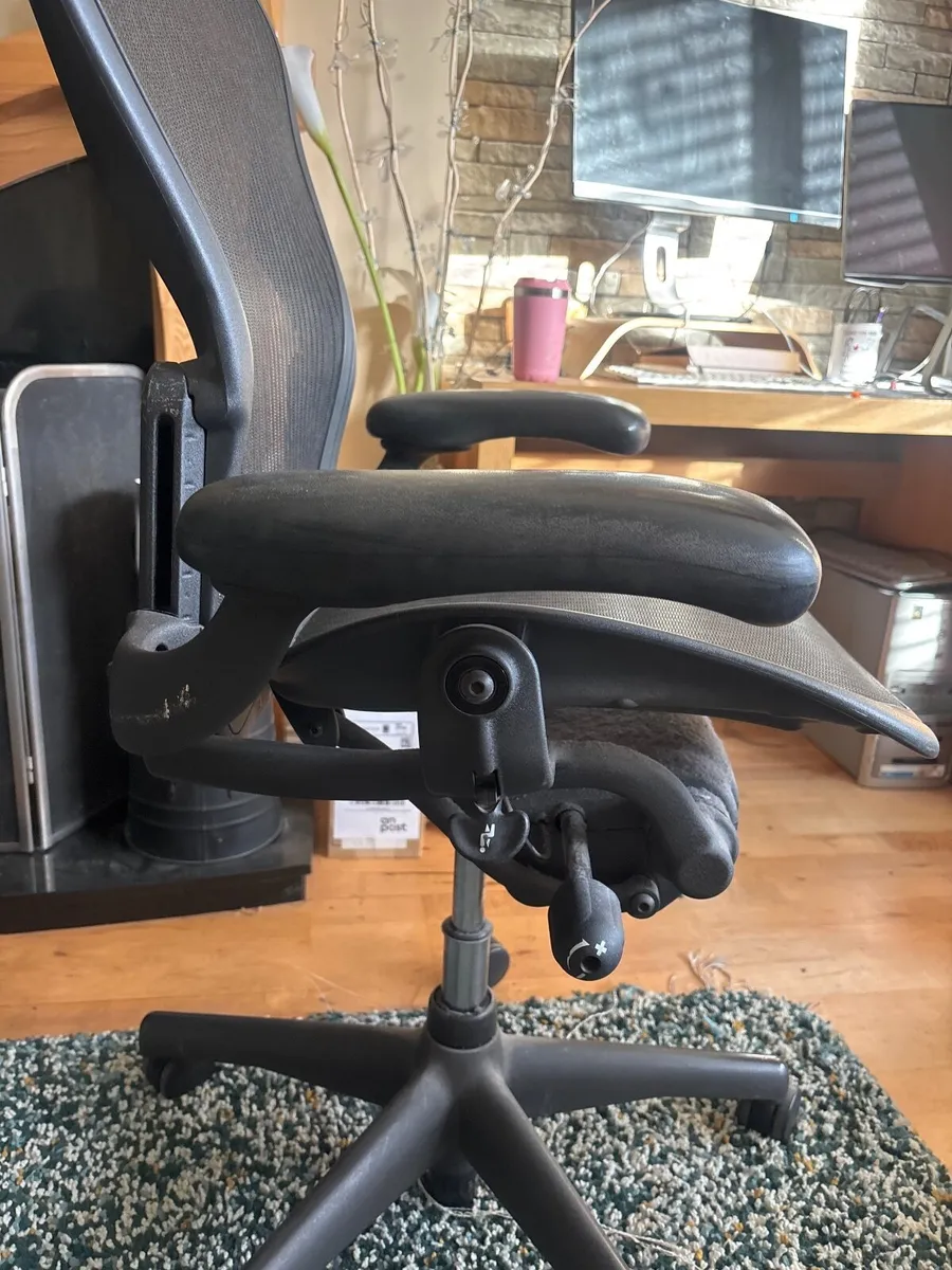 Herman Miller Aeron office chair - Image 4