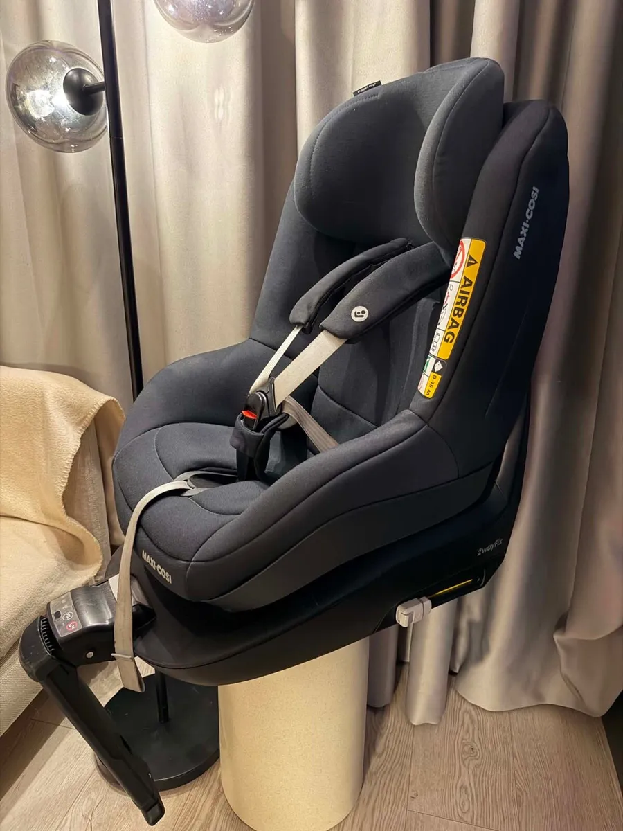 Maxi-Cosi Pearl Pro 2 with iso-fix car seat - Image 2
