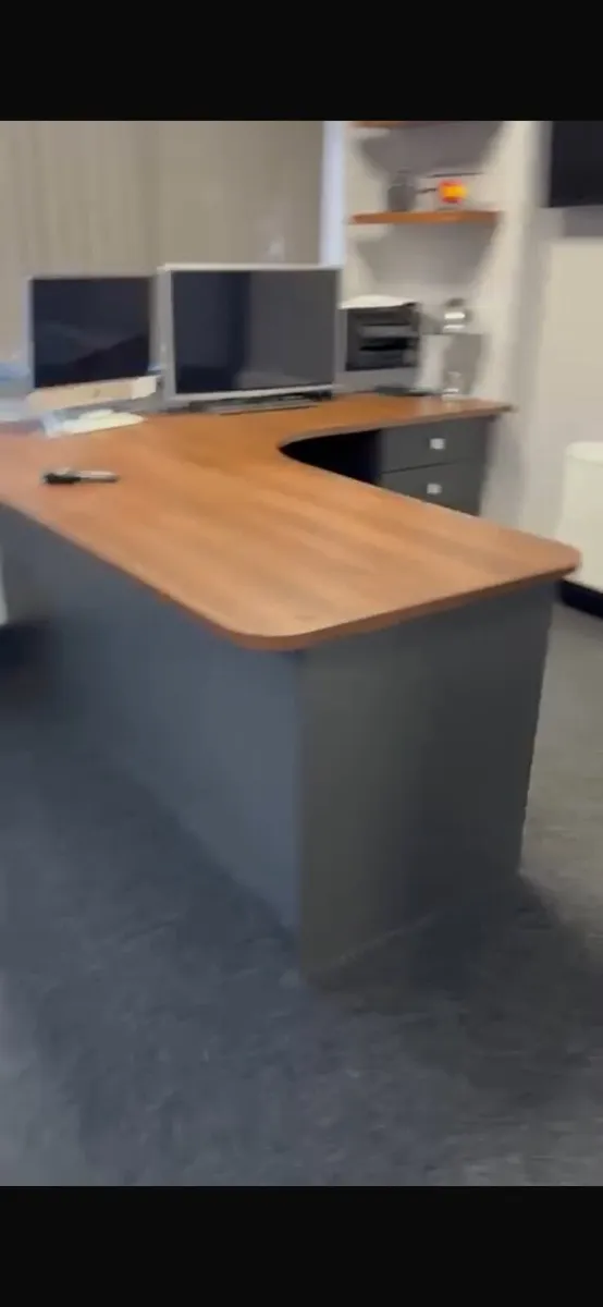 Office furniture - Image 1
