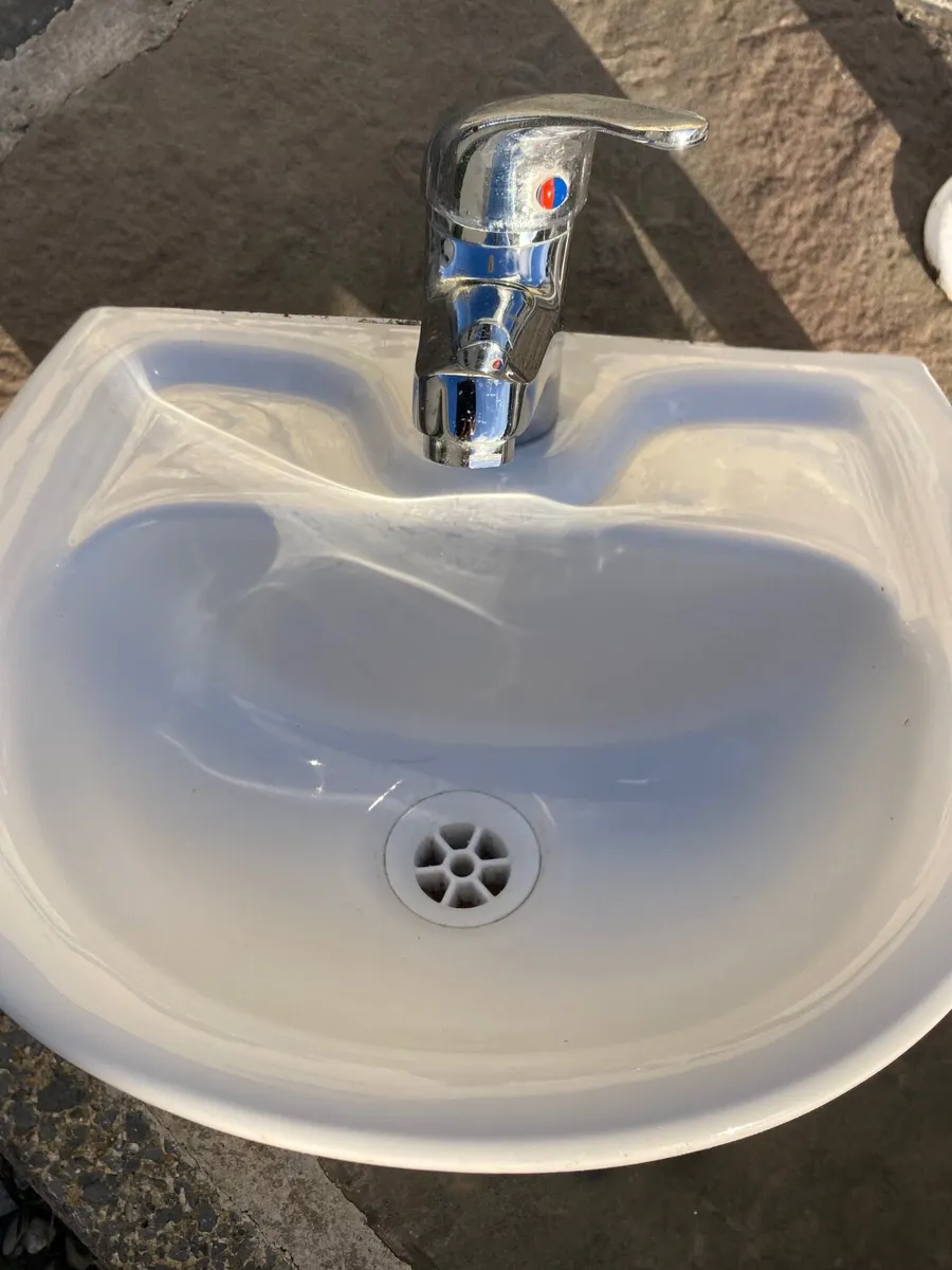 Assorted Disability Bathroom items. - Image 1